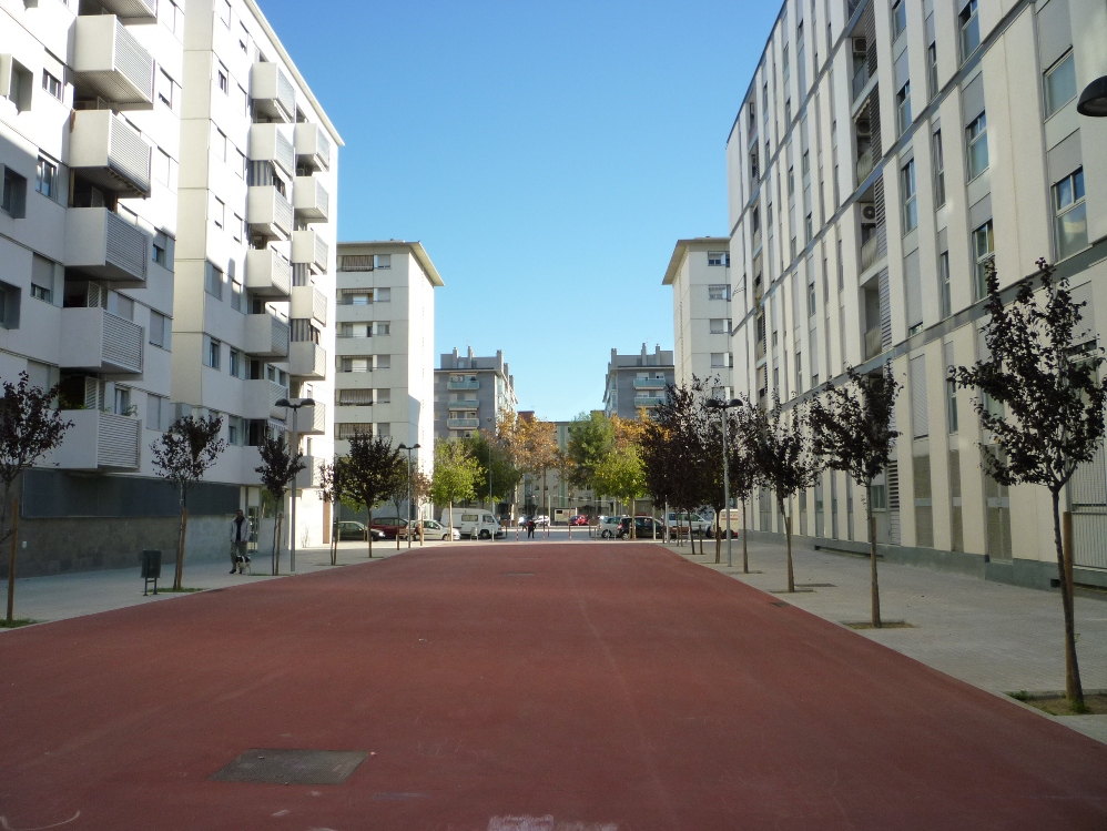 Nous blocs al carrer de la Passatge Foto: Moisès Jordi